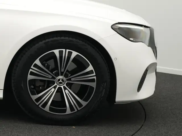 Mercedes-Benz E-Class view 8