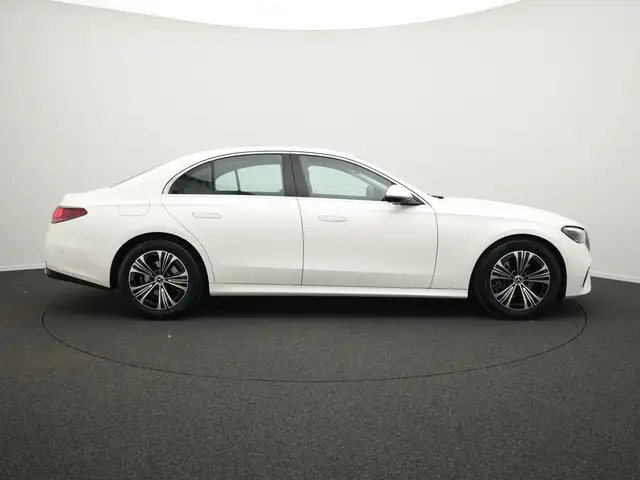 Mercedes-Benz E-Class view 5