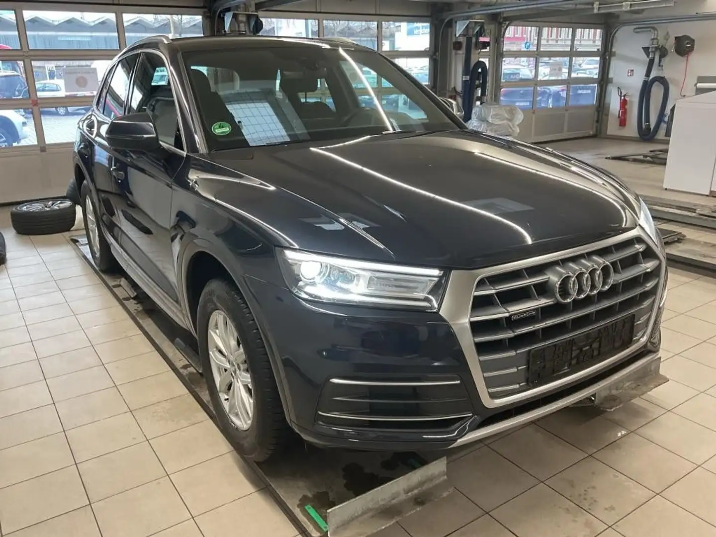 Audi Q5 40 TDI quattro sport Blau - 2