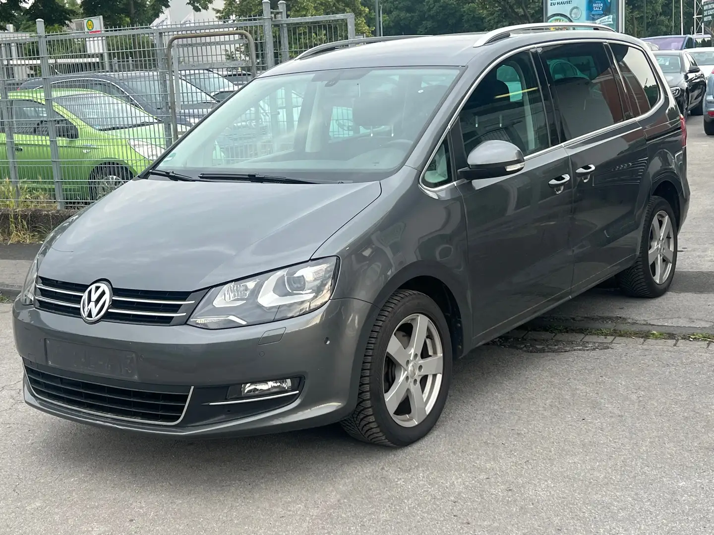 Volkswagen Sharan Highline BMT*AUTOMATIK*LEDER*7-SITZER*TOP* Grau - 1