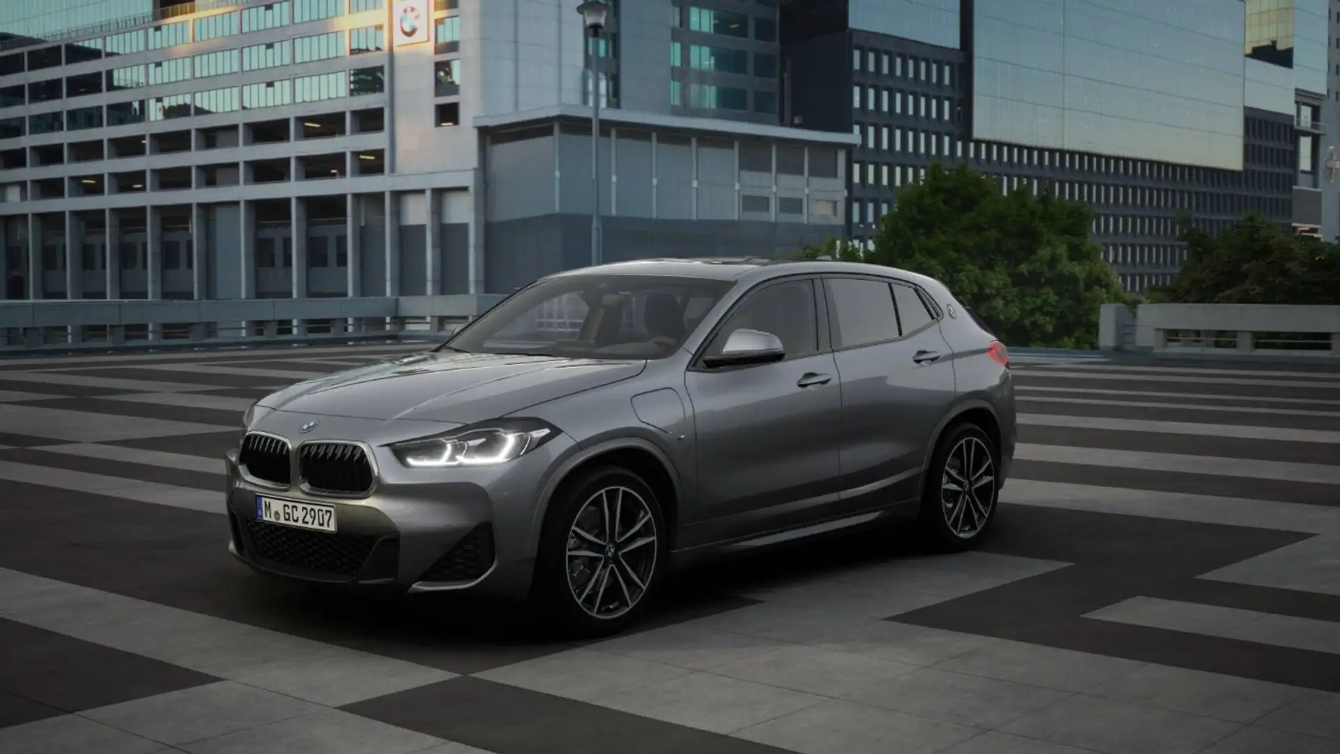 BMW X2 xDrive25e ///M Sport PanoSD Navi+ HUD ParkA. Grijs - 1