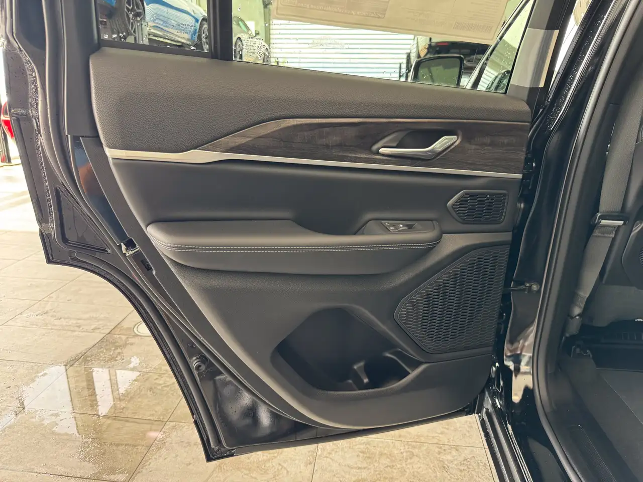 Jeep Grand Cherokee снимка Jeep Grand Cherokee
