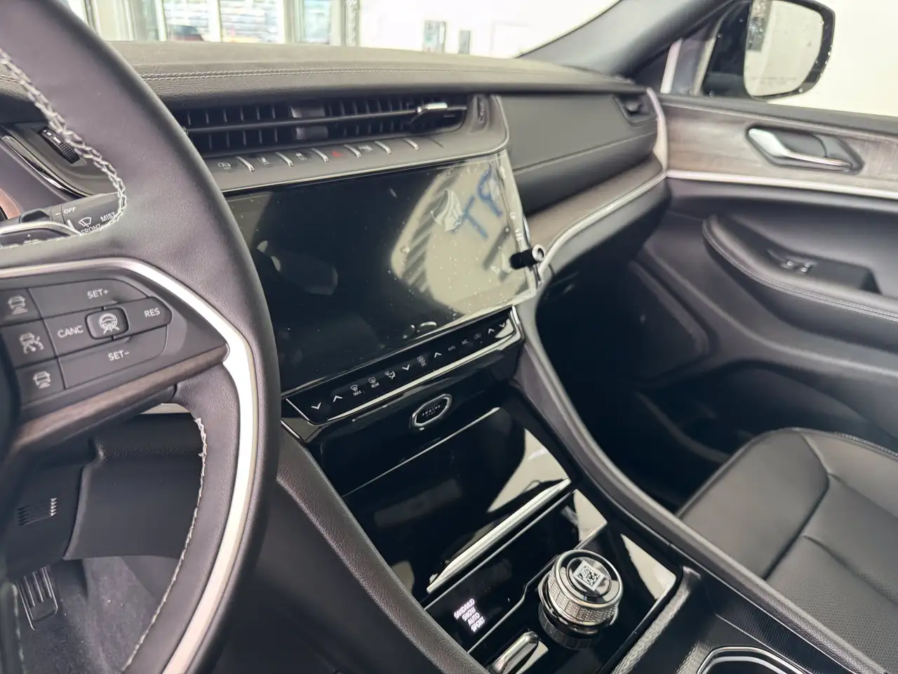 Jeep Grand Cherokee снимка Jeep Grand Cherokee
