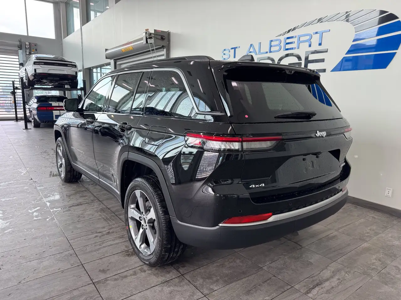 Jeep Grand Cherokee снимка Jeep Grand Cherokee