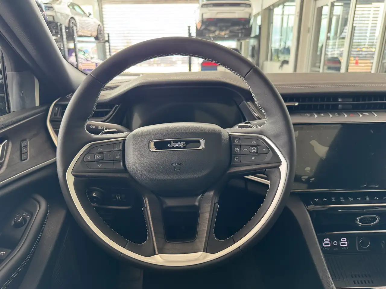 Jeep Grand Cherokee снимка Jeep Grand Cherokee