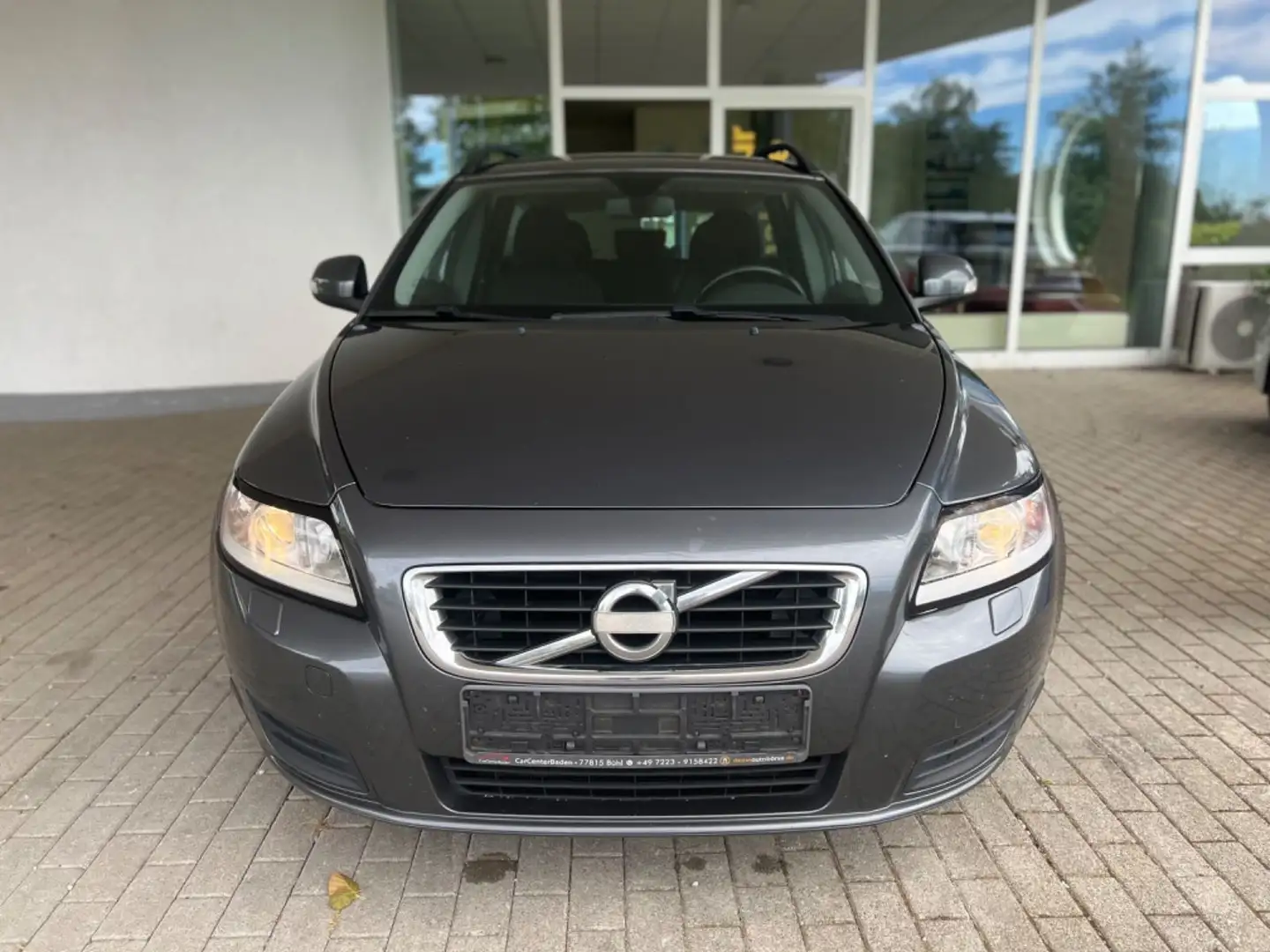 Volvo V50 Kombi D2 Kinetic Grau - 2