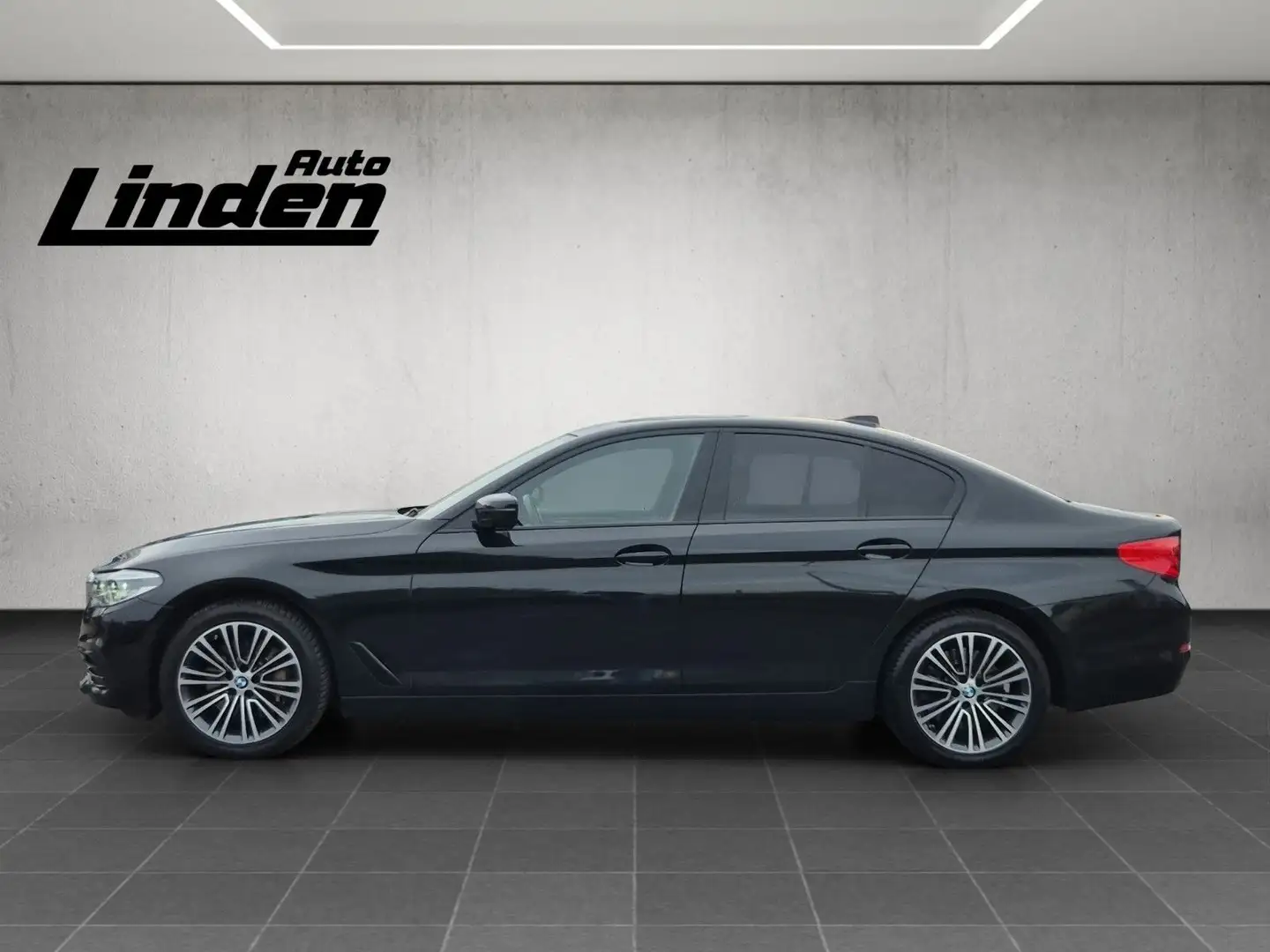 BMW 530 d xDrive Sport Line Leder Pano Kamera LED ACC Schwarz - 2