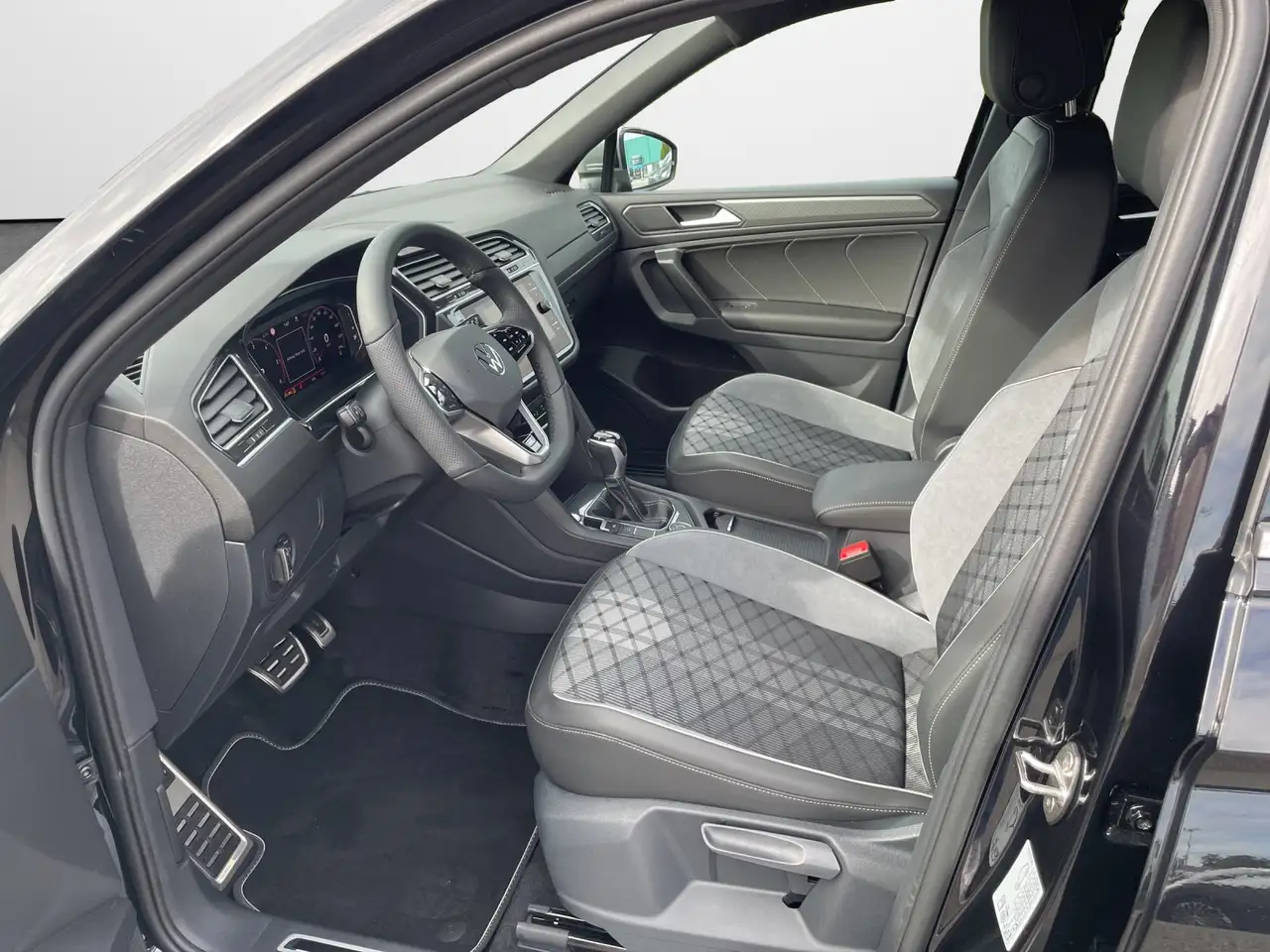 Volkswagen Tiguan Allspace 2.0 TDI DSG 4M 7-Sitzer R-Line 8