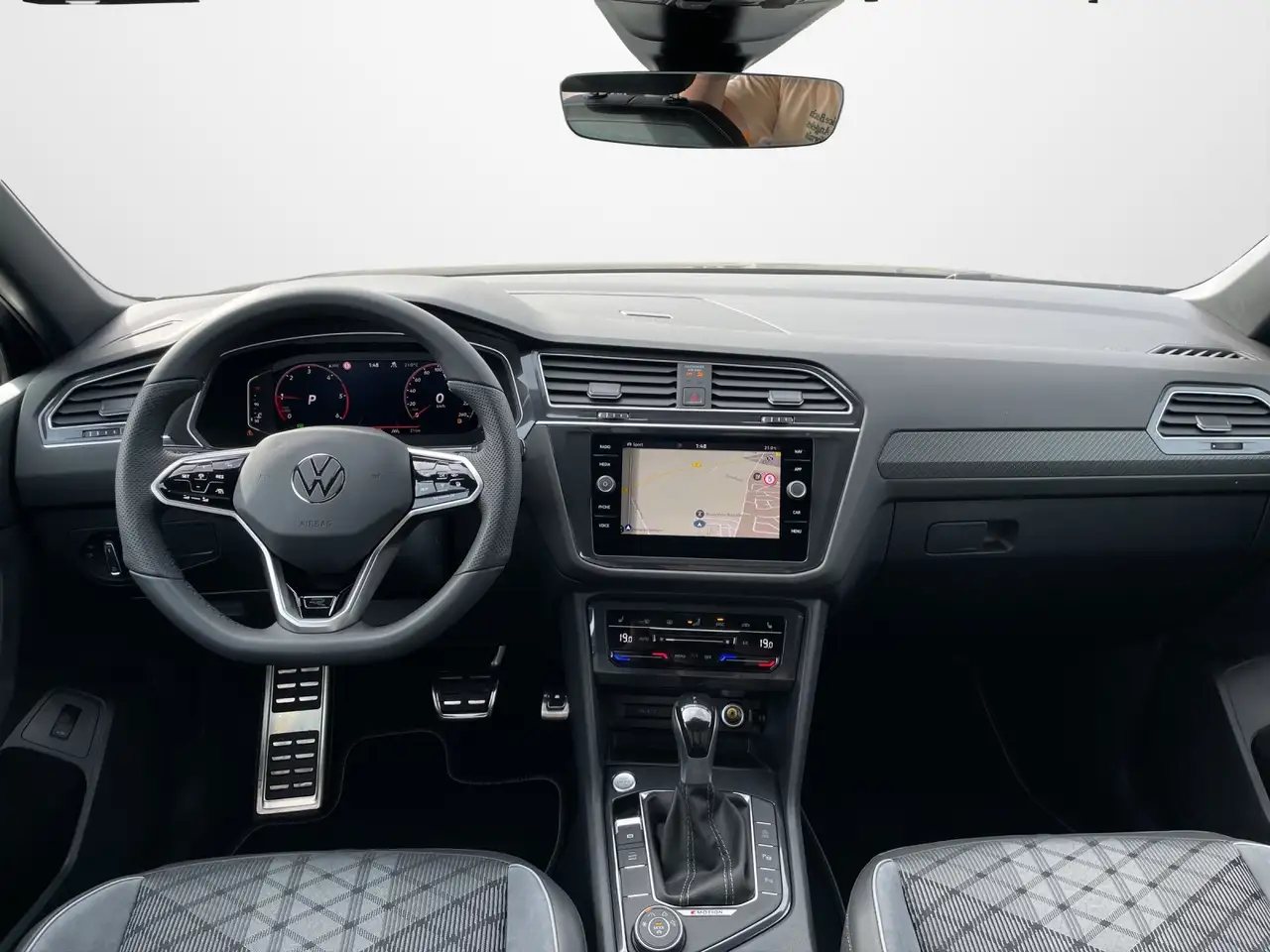 Volkswagen Tiguan Allspace 2.0 TDI DSG 4M 7-Sitzer R-Line 9