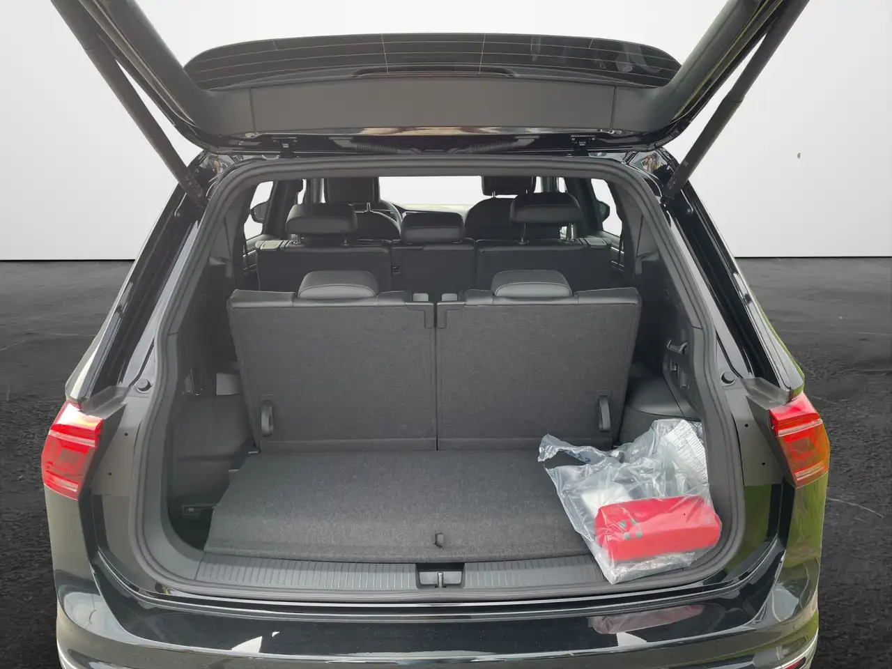 Volkswagen Tiguan Allspace 2.0 TDI DSG 4M 7-Sitzer R-Line 13