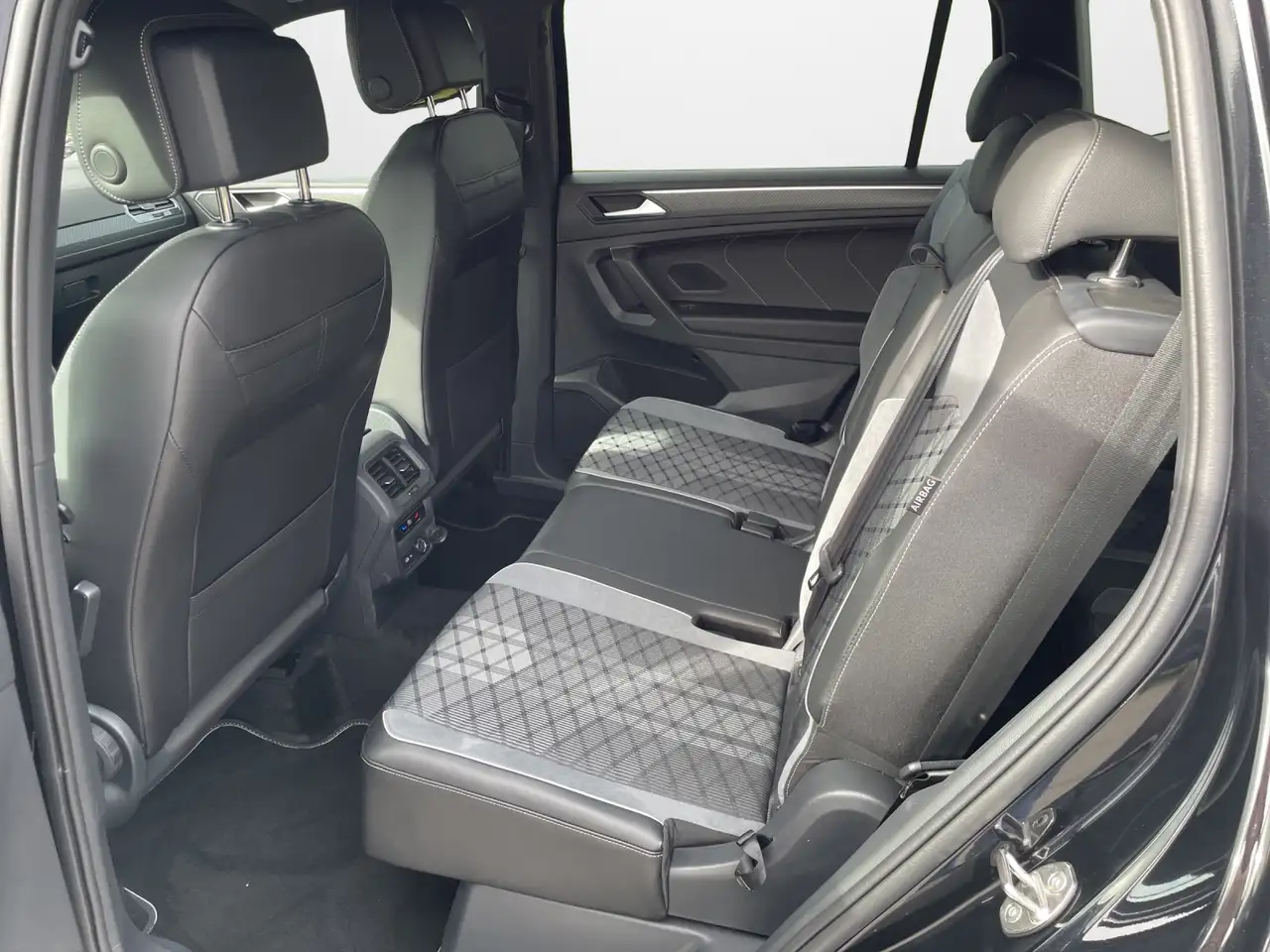 Volkswagen Tiguan Allspace 2.0 TDI DSG 4M 7-Sitzer R-Line 12