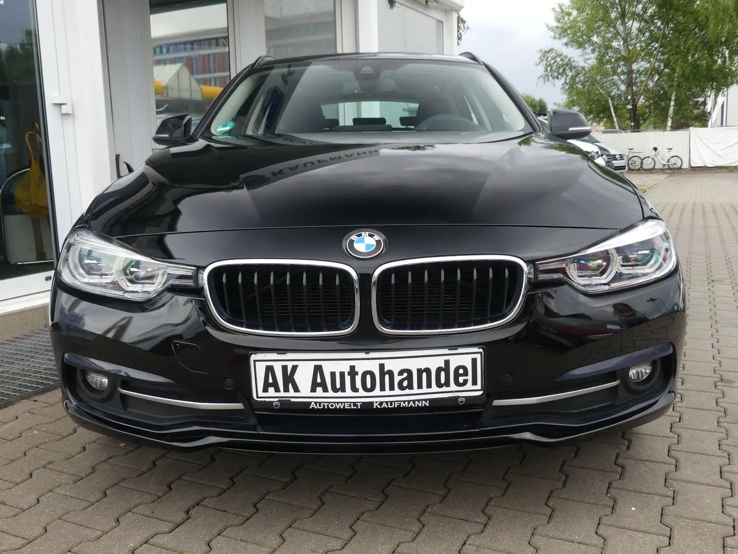BMW 318 i Touring Sport Line Panorama Nav Hud CarPlay Noir - 2
