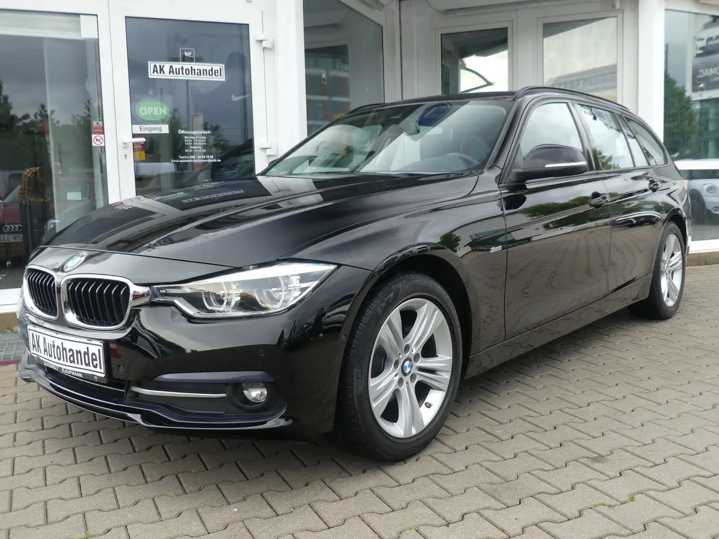 BMW 318 i Touring Sport Line Panorama Nav Hud CarPlay Noir - 1