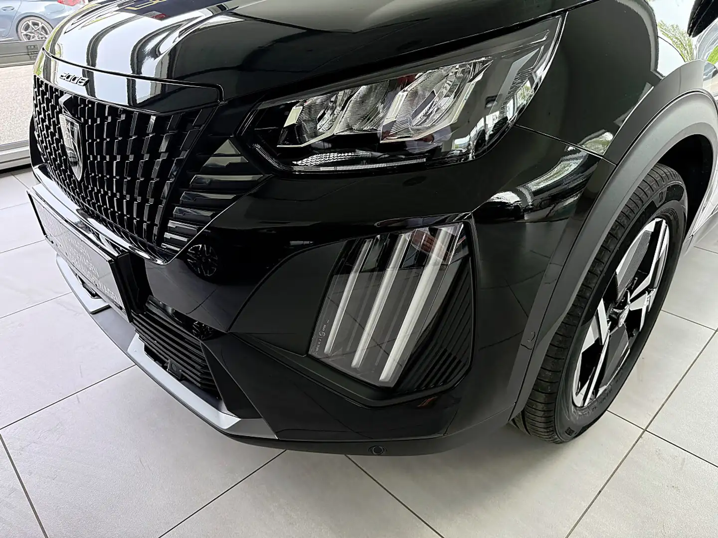 Peugeot 2008 Hybrid 110 e-DCS6 Allure inkl. AHK Schwarz - 2