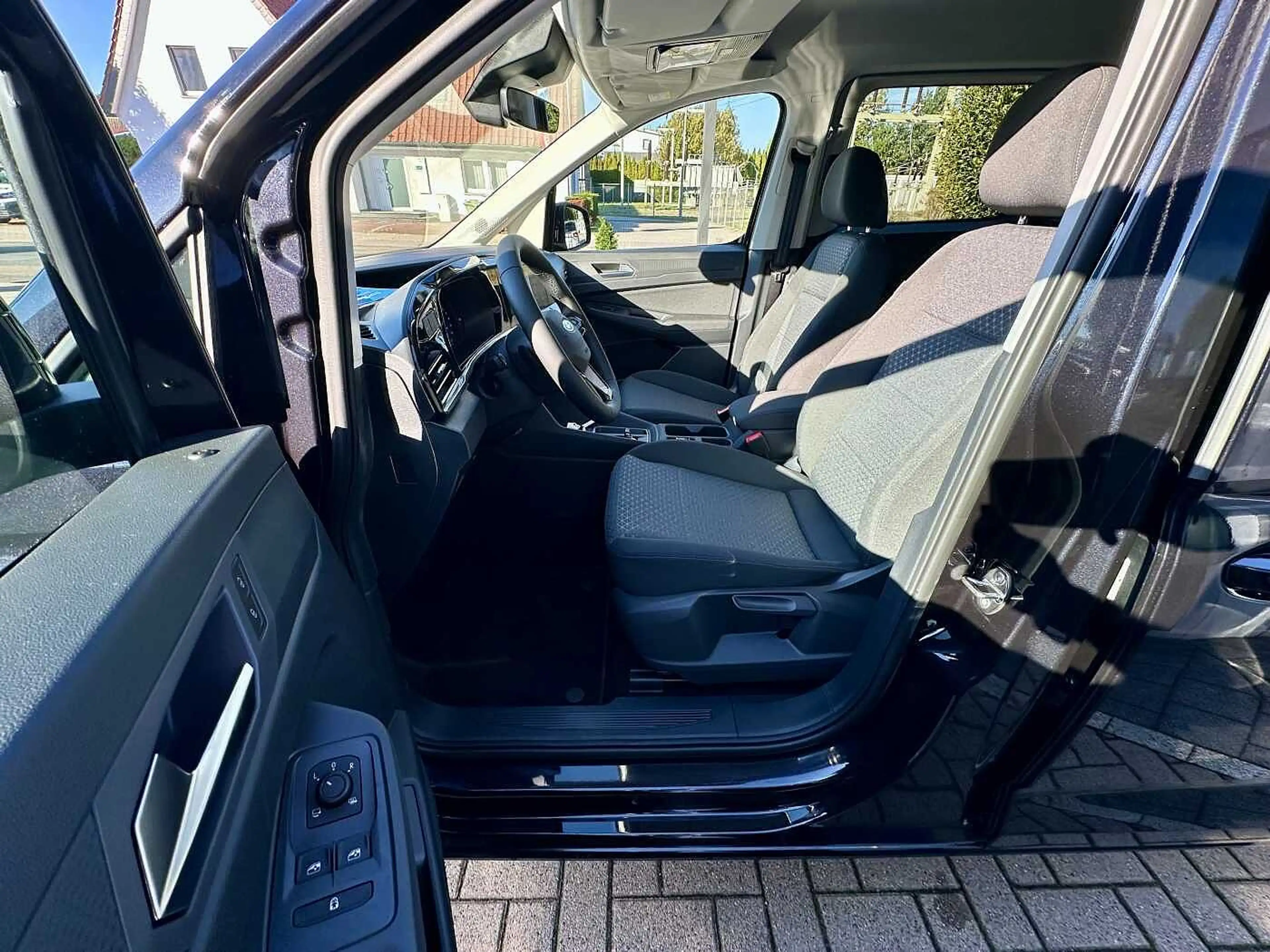 Ford Grand Tourneo Tourneo Connect Titanium L2 1,5EcoBoost 116PS Auto — photo 11