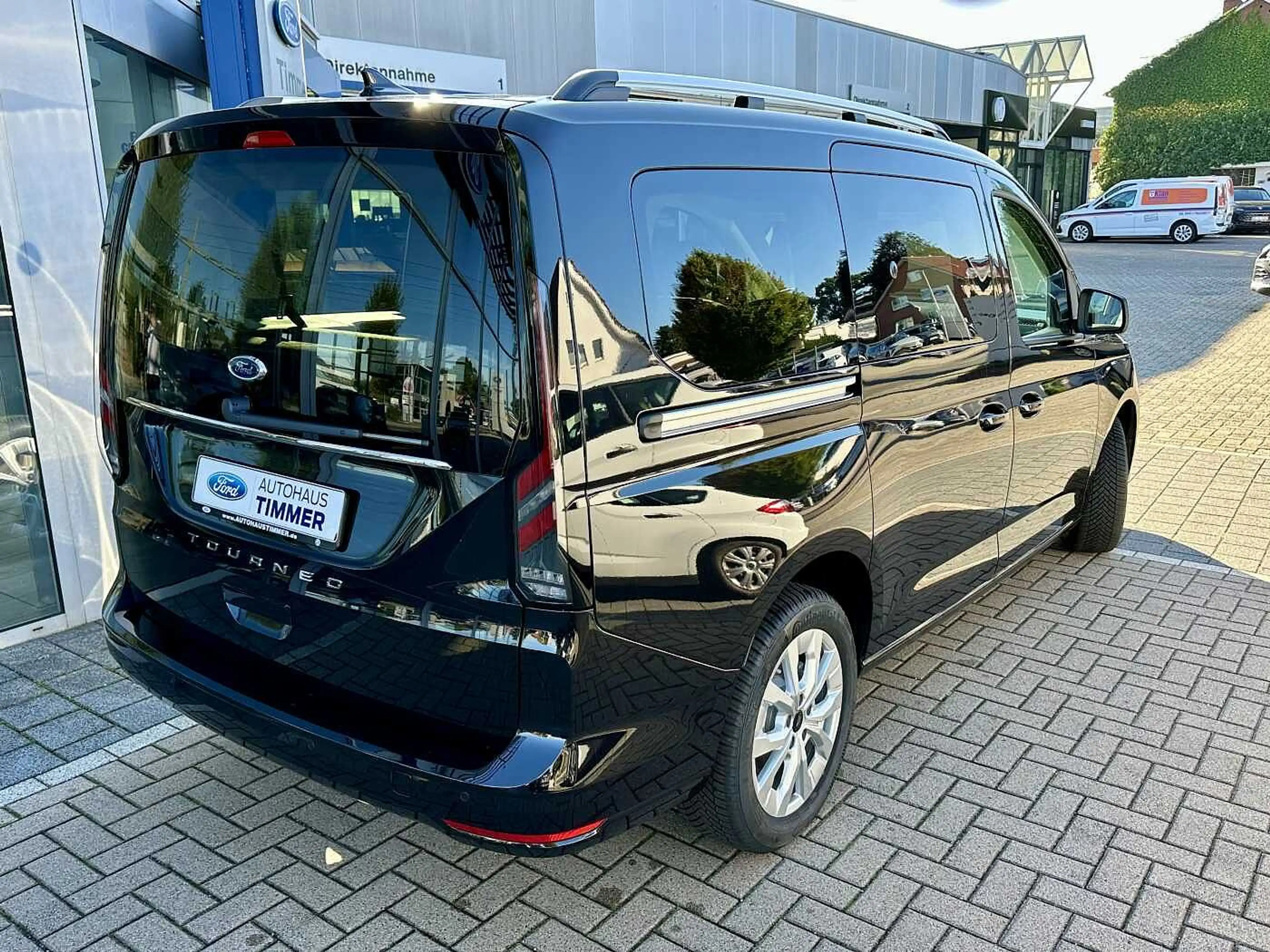 Ford Grand Tourneo Tourneo Connect Titanium L2 1,5EcoBoost 116PS Auto — photo 6