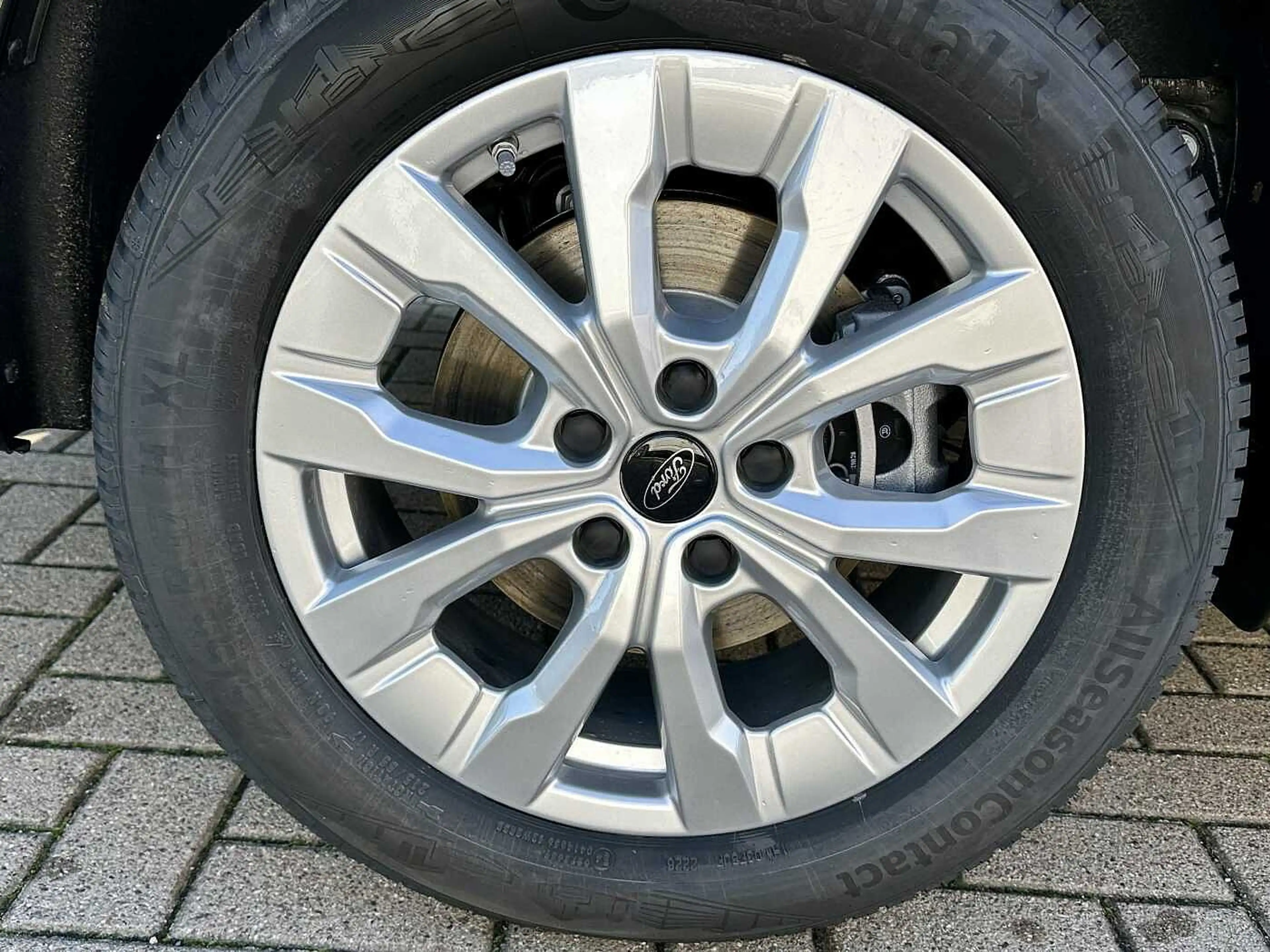 Ford Grand Tourneo Tourneo Connect Titanium L2 1,5EcoBoost 116PS Auto — photo 3