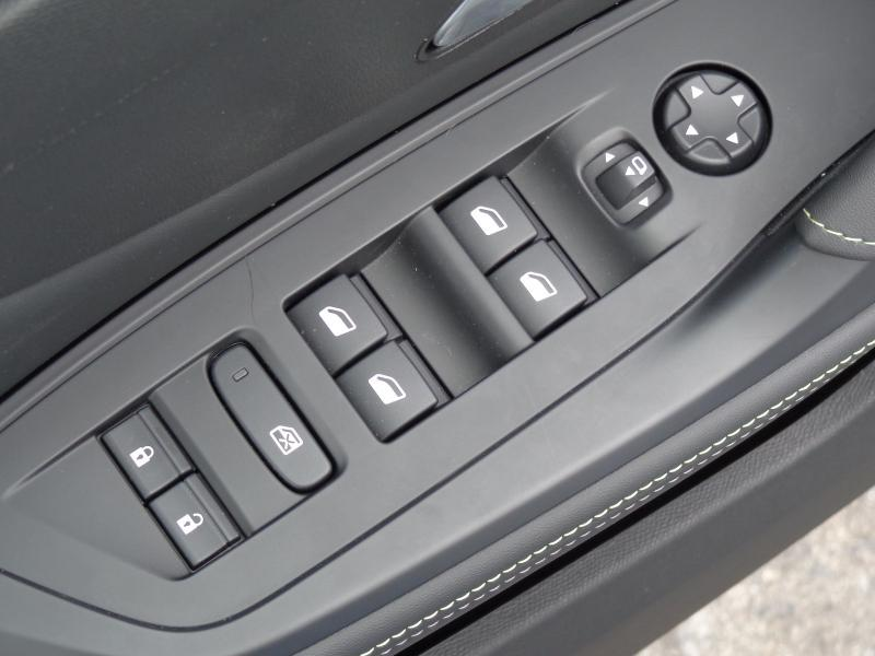 Peugeot 408 1.2i GT EAT8 - Toit ouvrant — photo 13
