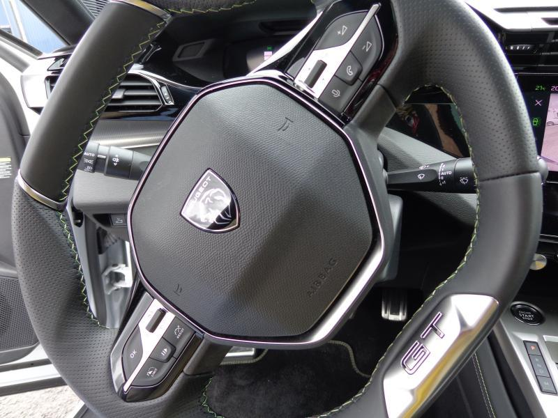 Peugeot 408 1.2i GT EAT8 - Toit ouvrant — photo 4