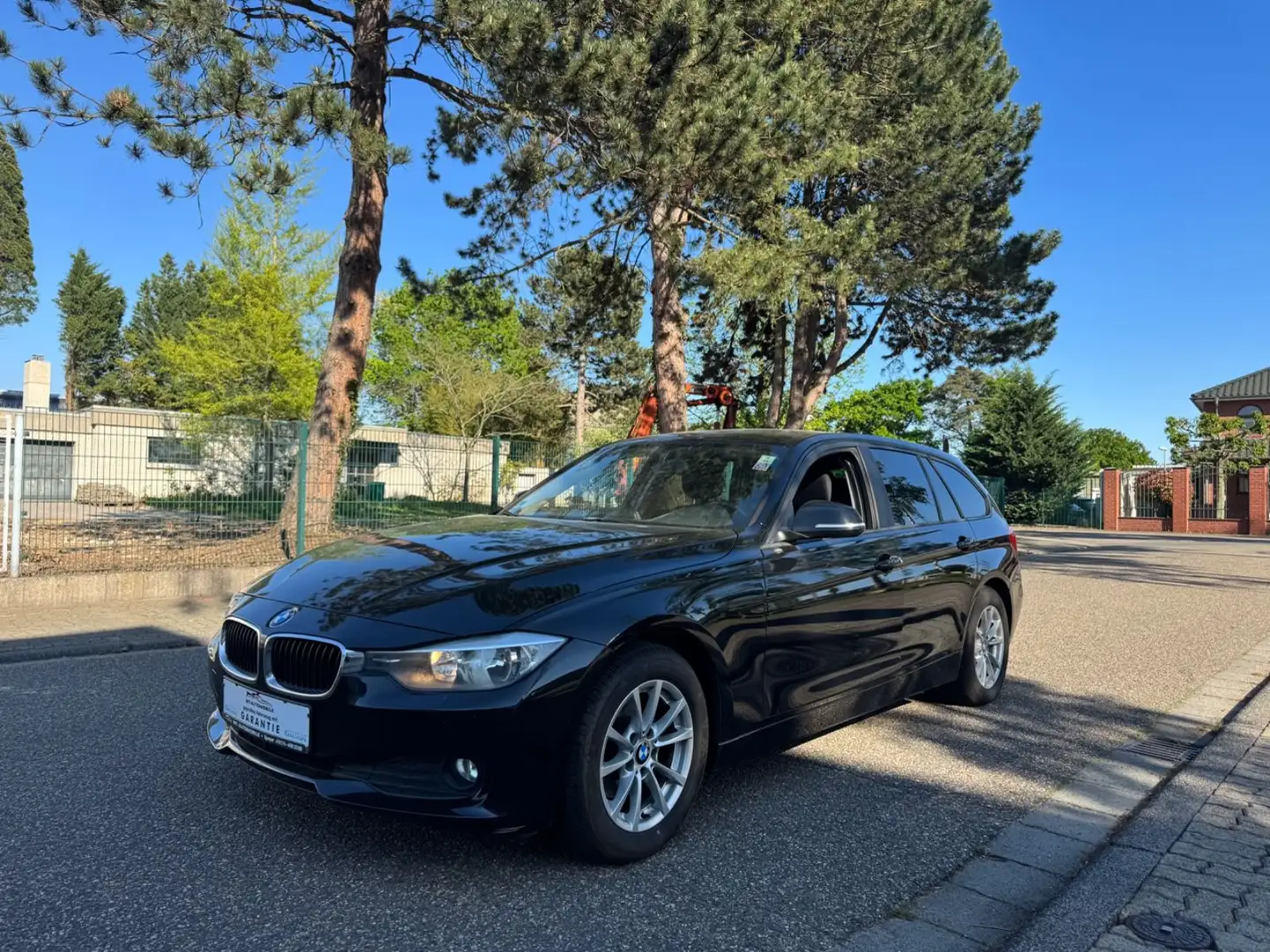 BMW 318 Baureihe 3 Touring d TÜV NEU Garantie 2 Hand Noir - 1