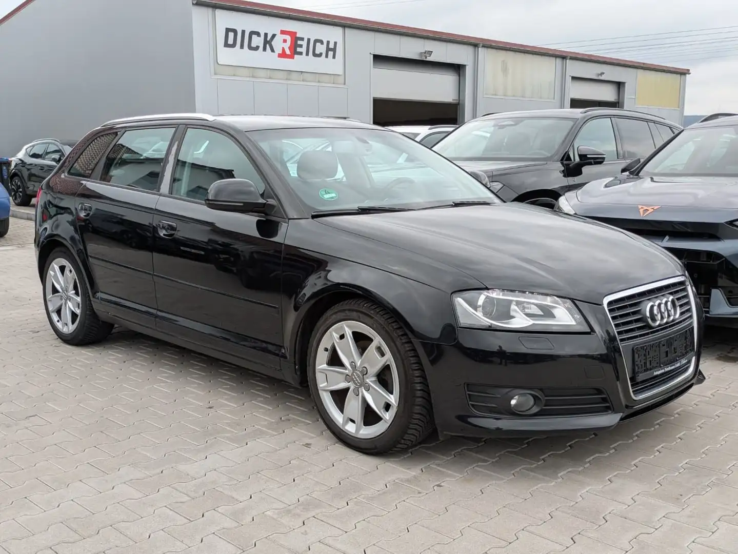 Audi A3 2.0 TDI SPORT XENON*TÜV*AHK*MFL*KLIMA Schwarz - 1