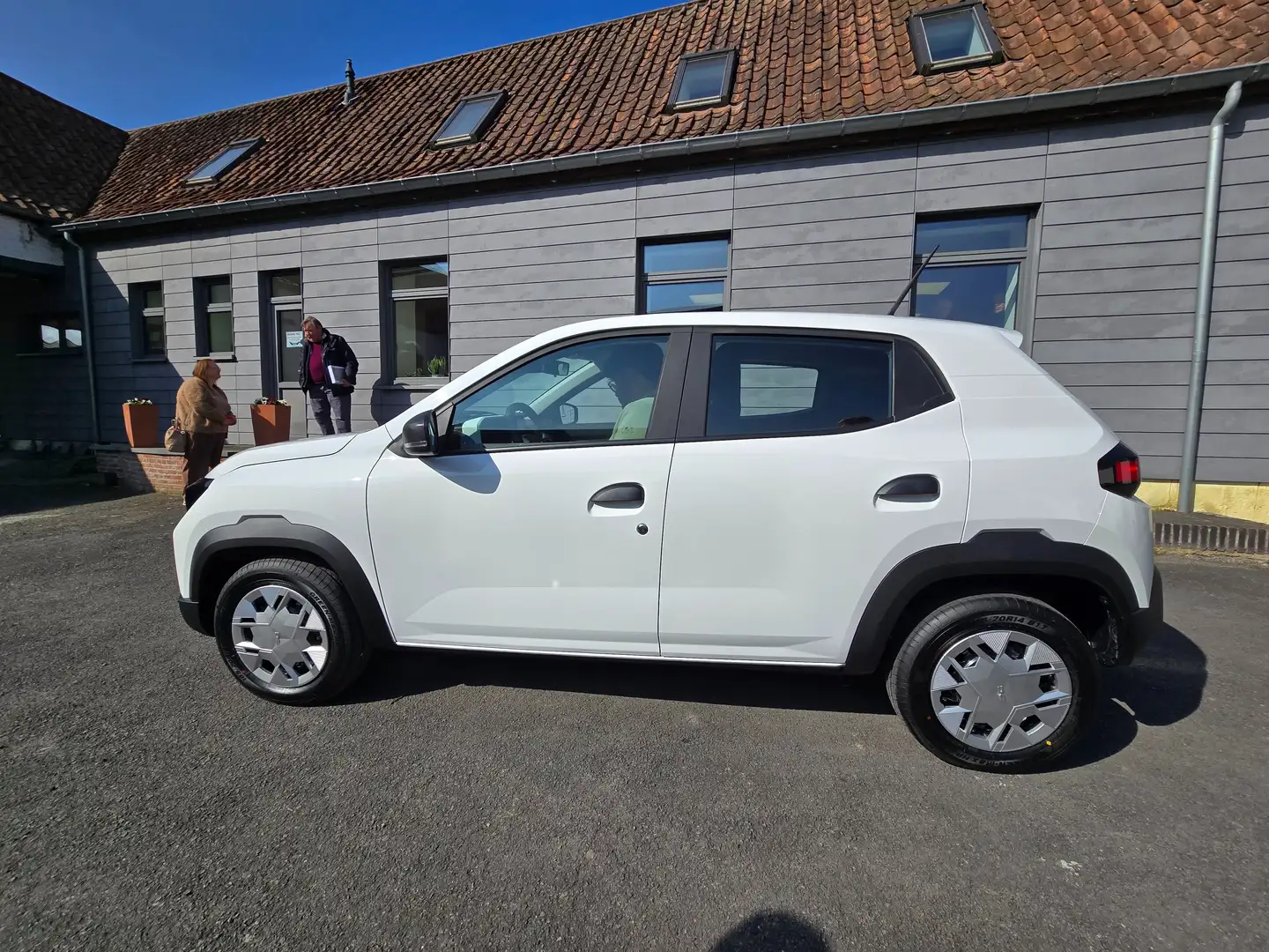 Dacia Spring Spring 26.8 kWh Essential Blanc - 1
