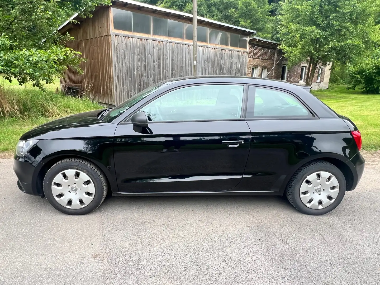 Audi A1 A1 1.2 TFSI ATTR. // TÜV 06.27 // PDC // KLIMAA Schwarz - 2