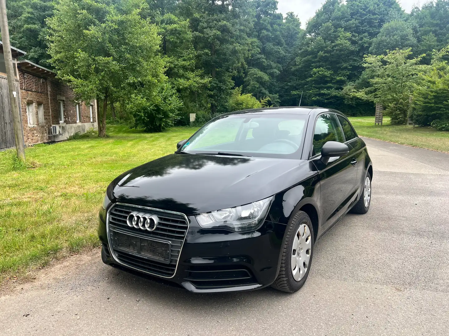 Audi A1 A1 1.2 TFSI ATTR. // TÜV 06.27 // PDC // KLIMAA Schwarz - 1