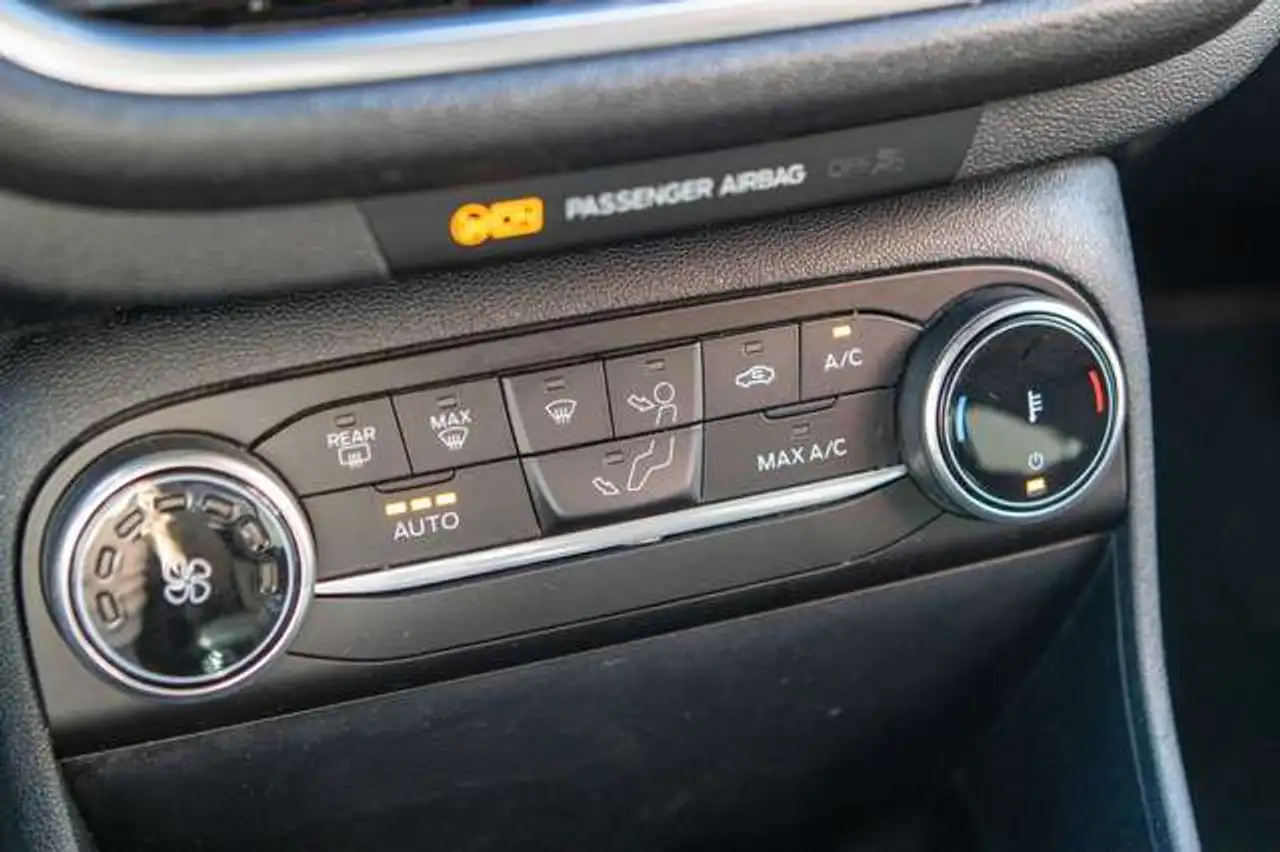Ford Fiesta 5 portes — photo 18