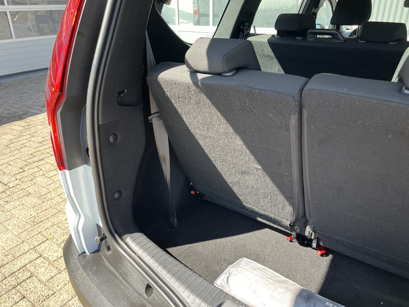 Dacia Jogger 1.0 TCe 110 7-Persoons Airco Cruise controle Trekh — photo 28