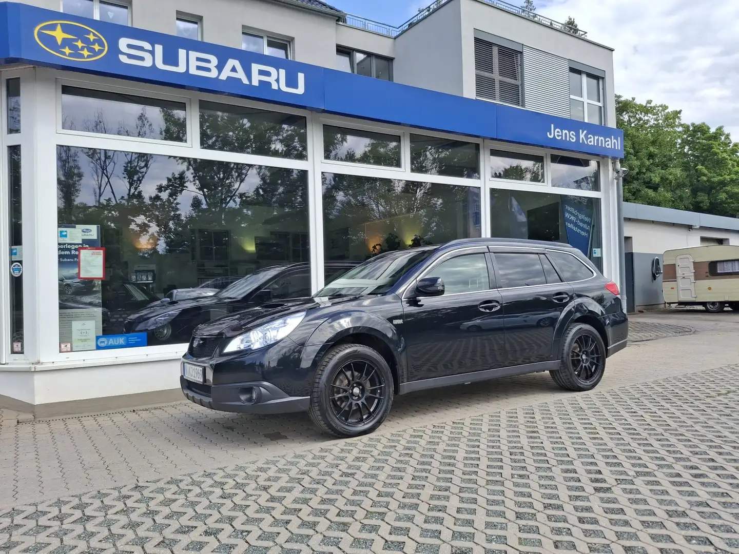 Subaru OUTBACK 2.0D Comfort MT Diesel Zwart - 1