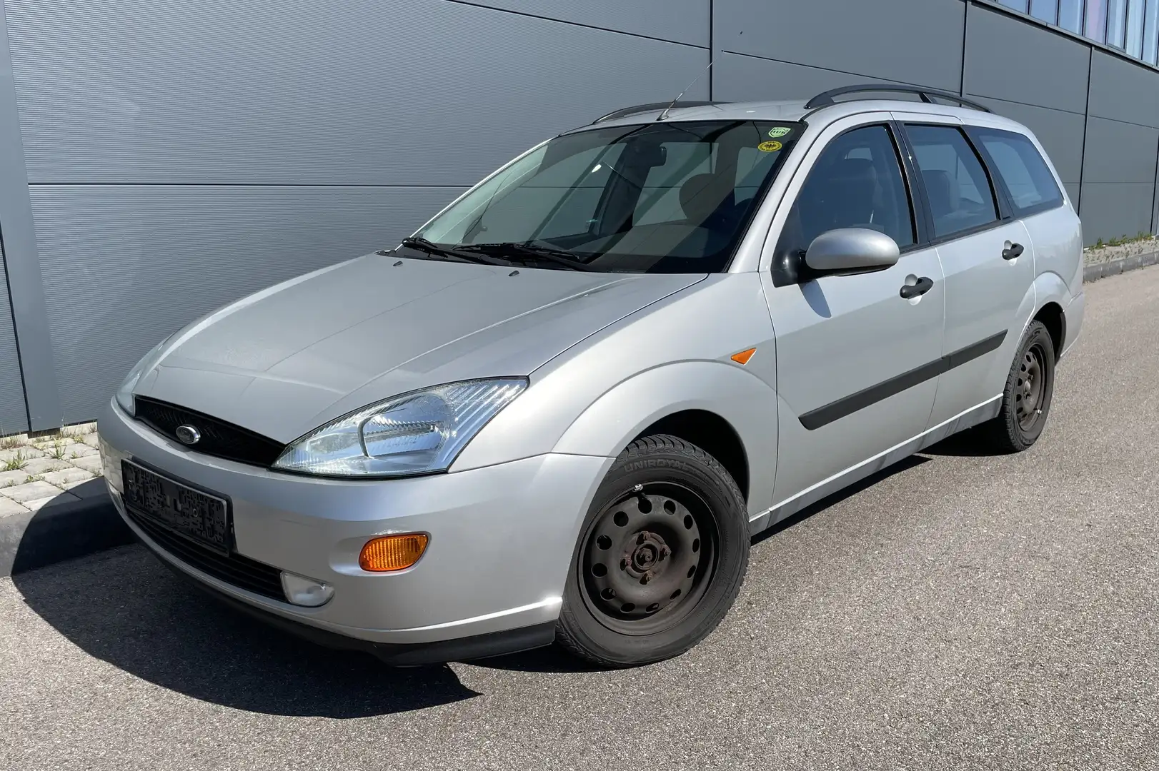 Ford Focus Kombi 1.6 Futura Automatik 101PS Benzin HU 04/2026 Argintiu - 1