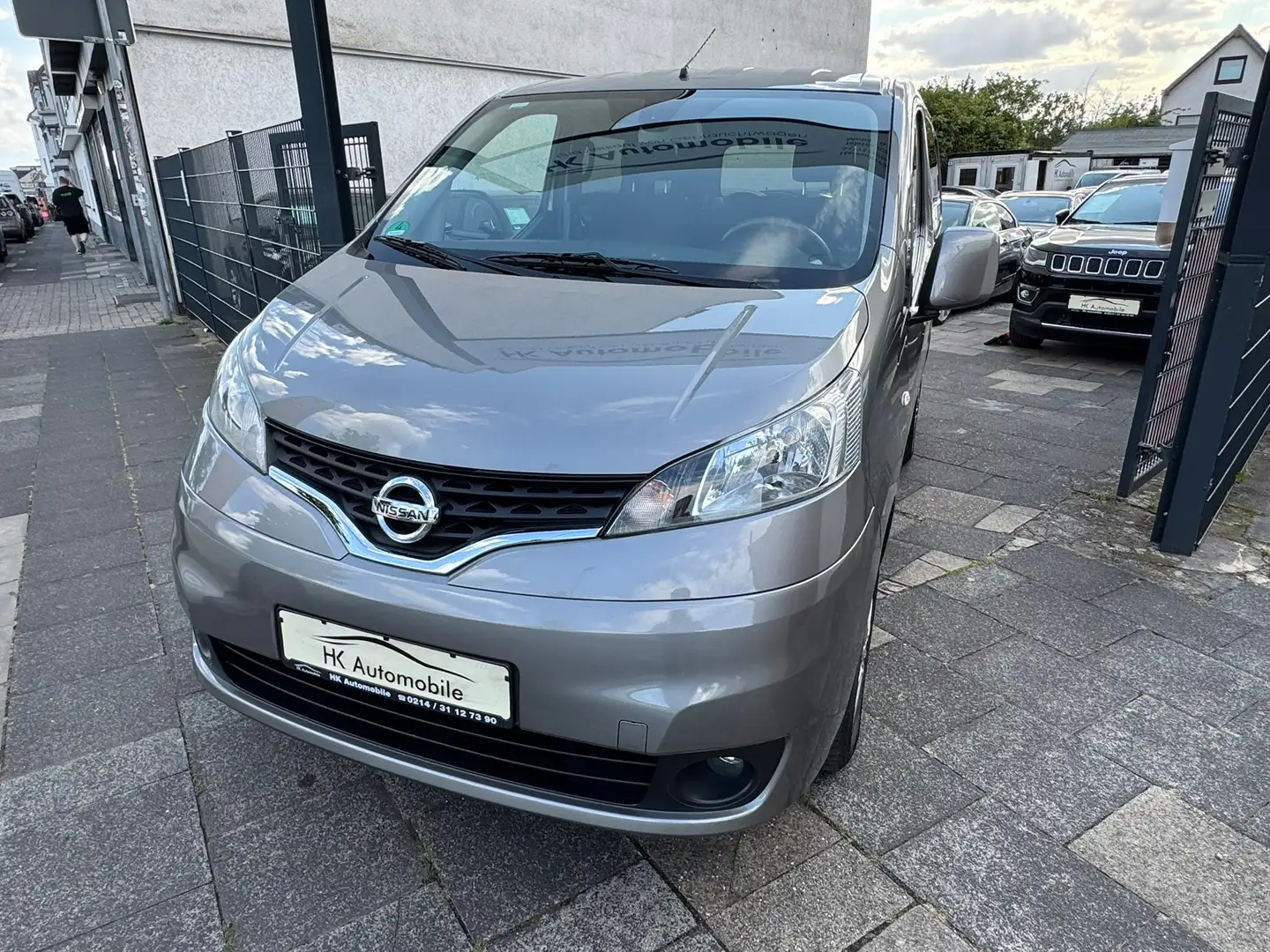 Nissan Evalia Evalia Tekna 100tkm, Klima, 7 Sitzer Grijs - 1