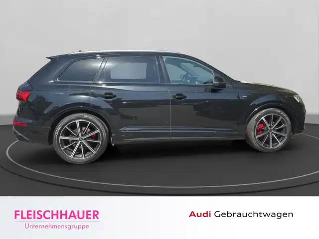 Audi Q7 view 8