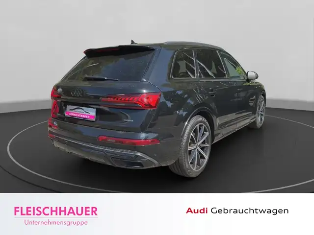 Audi Q7 view 7