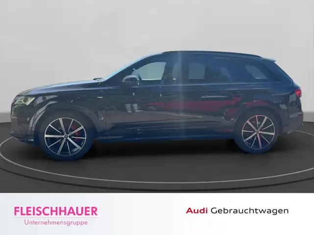 Audi Q7 view 3