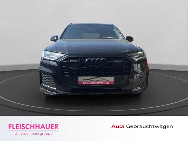 Audi Q7 view 2