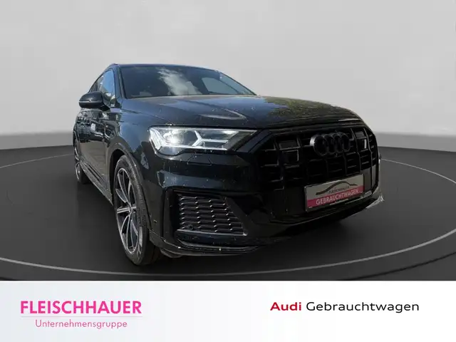 Audi Q7 view 9