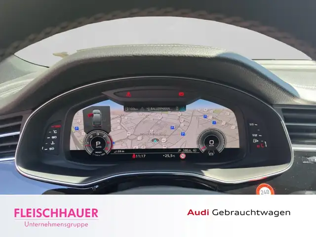 Audi Q7 view 12