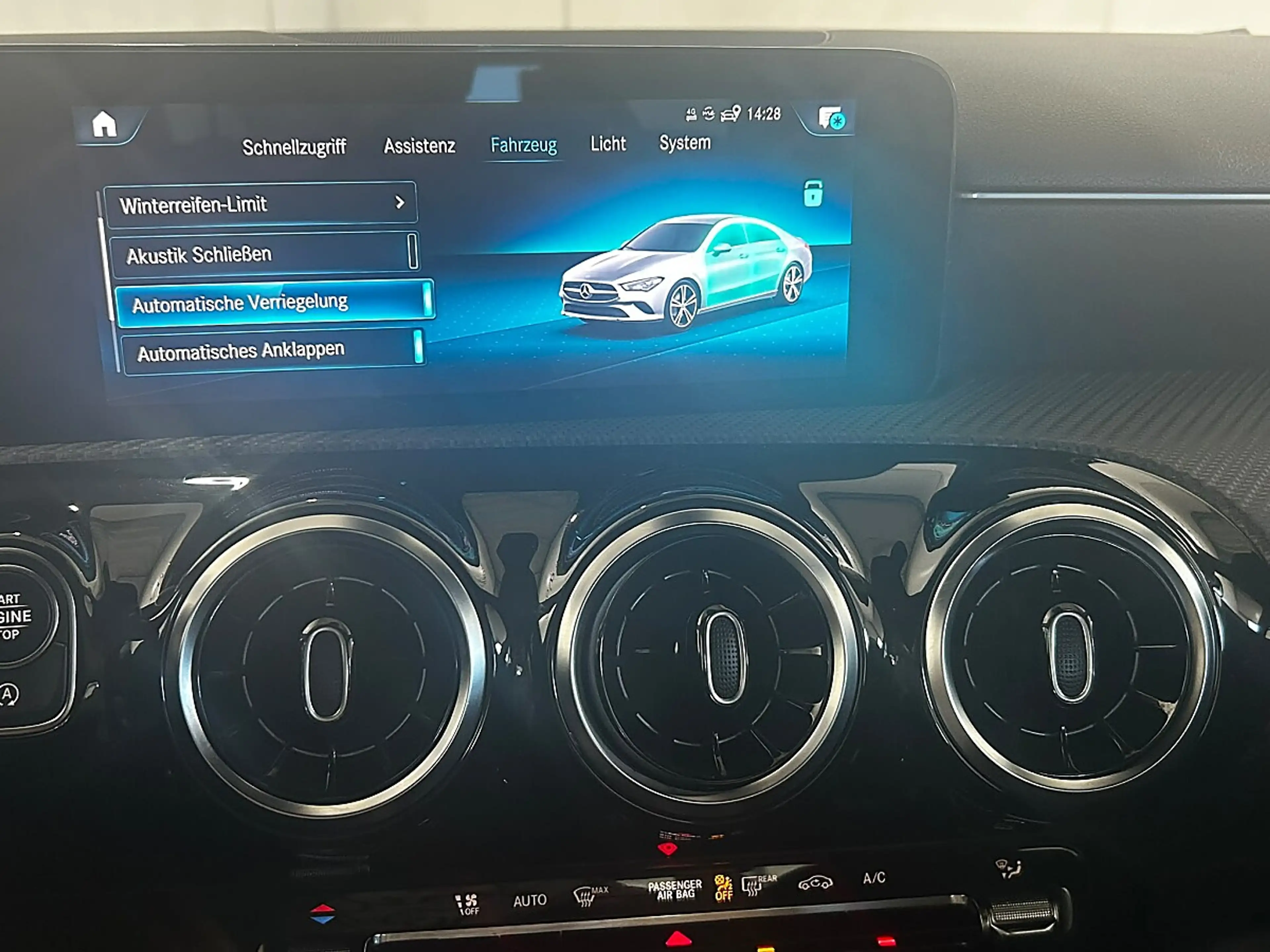 Mercedes-Benz CLA 180 Aut. — photo 26
