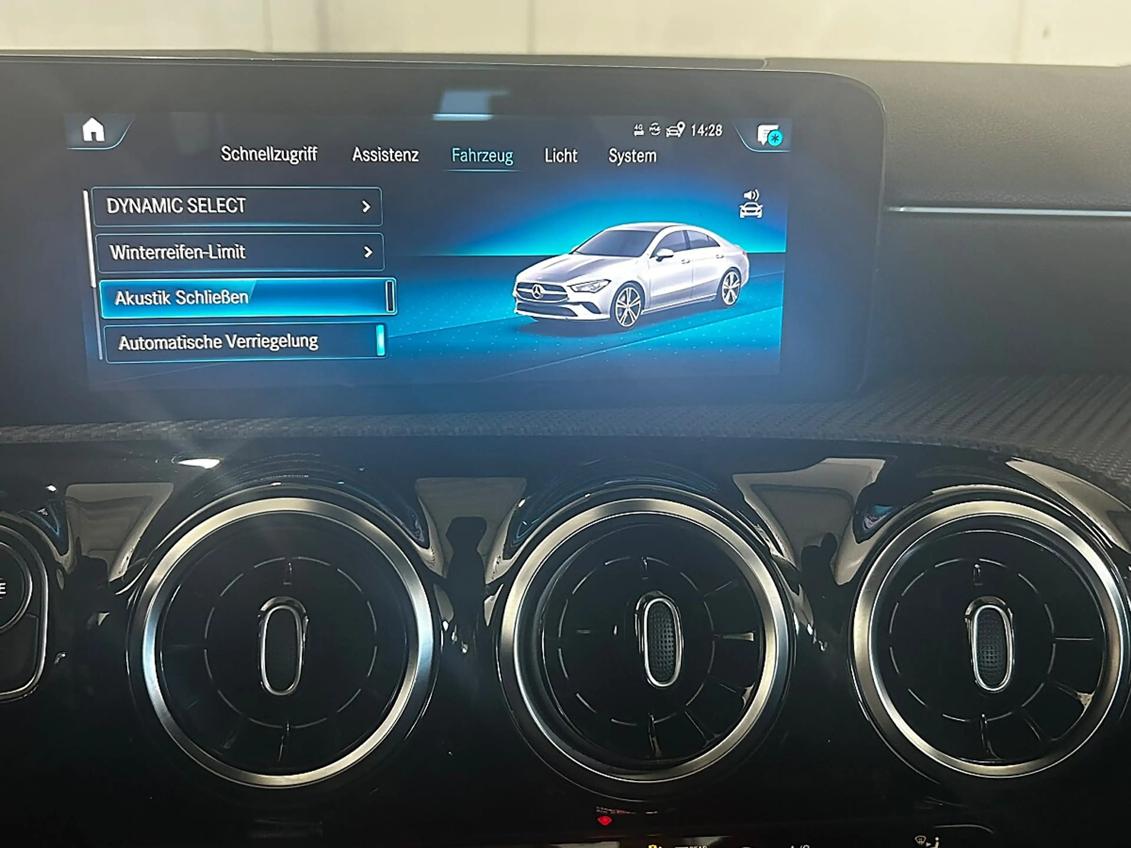 Mercedes-Benz CLA 180 Aut. — photo 27