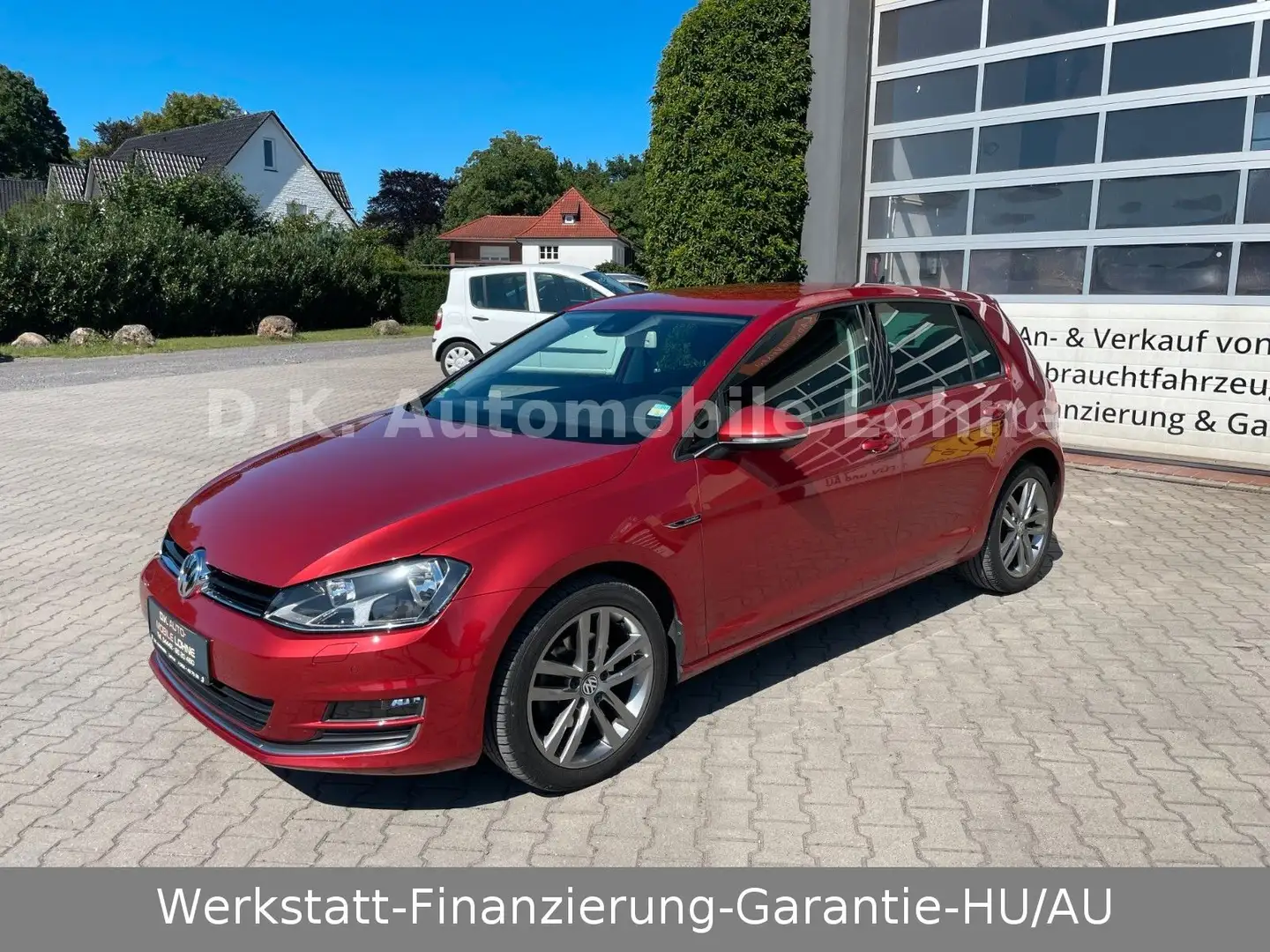Volkswagen Golf VII Lim. Lounge BMT 2.0 NAVI*KAMERA*1.HAND* Rood - 2