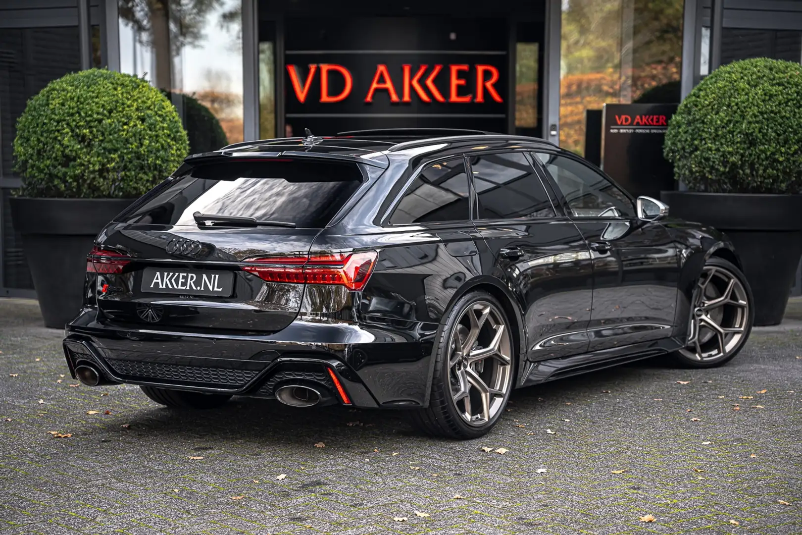 Audi RS6 RS6 Dynamic Plus | Pano.Dak | 305 km/h | Garantie Schwarz - 2