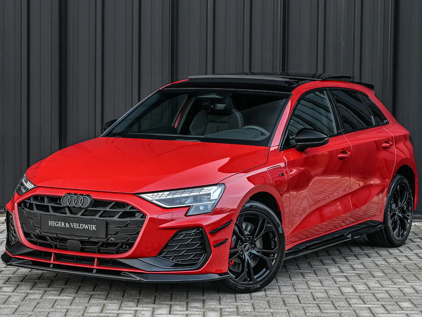 Audi A3 Sportback 45 TFSI e S EDITION COMPETITION | BLACK Rosso - 2