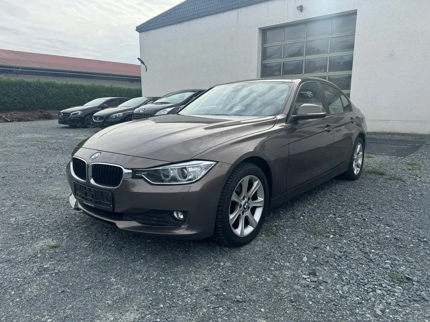 BMW 320 320 d *2.Hand*AHK* Braun - 1