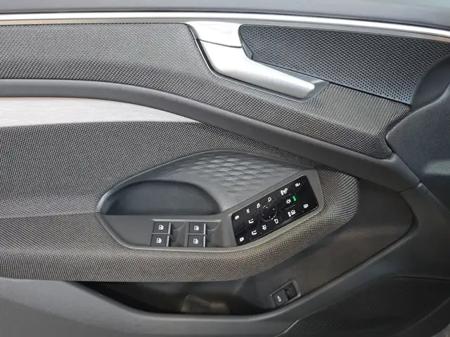 Audi A6 view 8