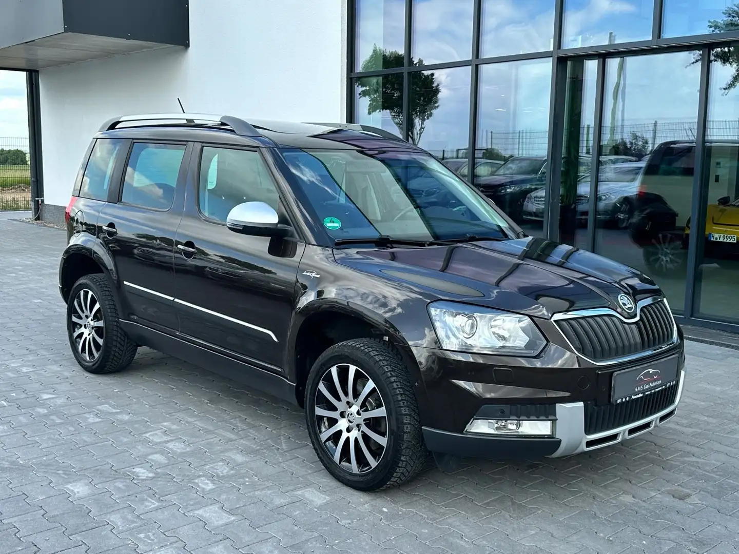 Skoda Yeti L&K 2.0 TDI Outdoor 4x4 Navi Xenon Pano DSG Barna - 2