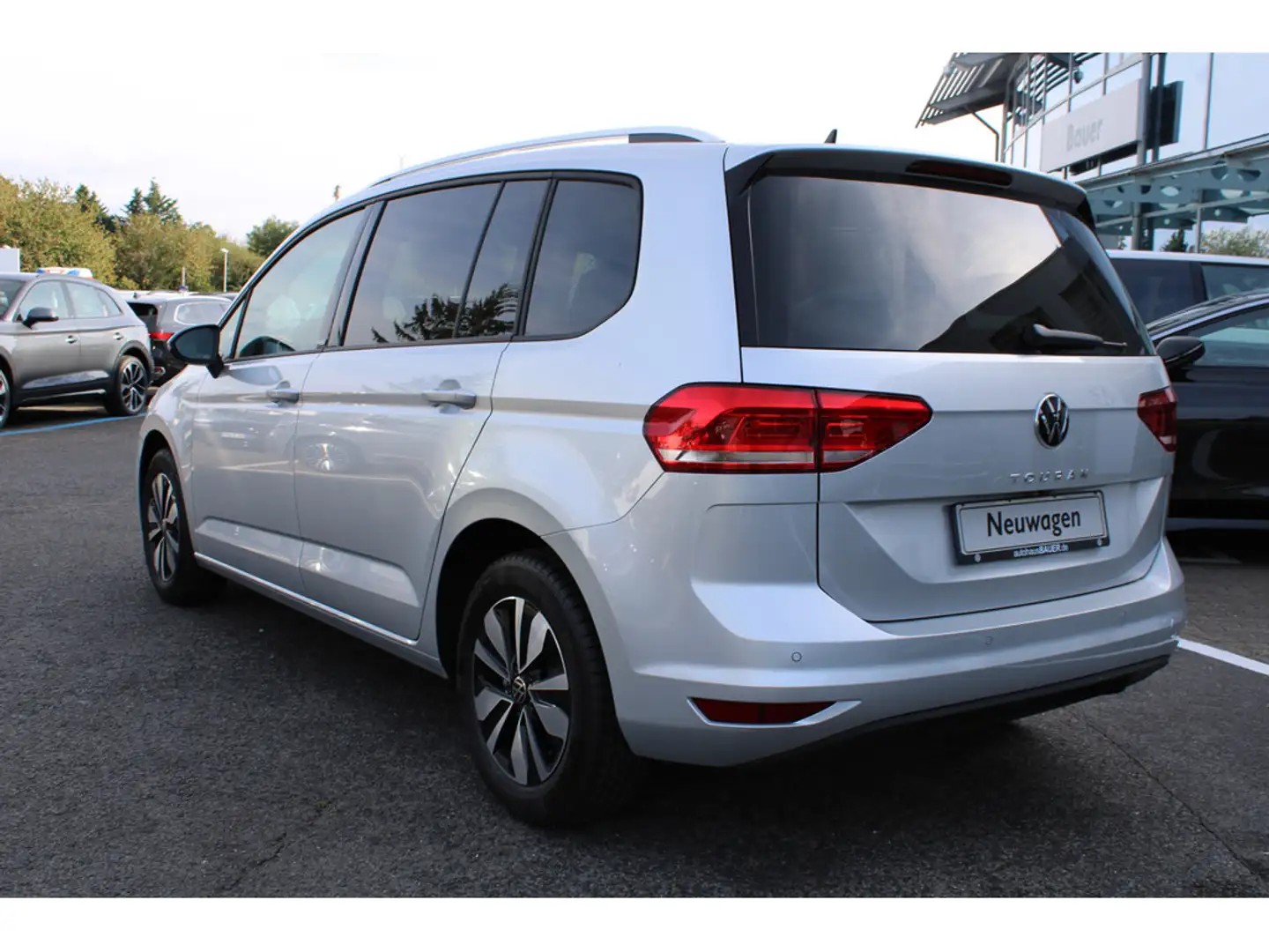 Volkswagen Touran MOVE 1,5 l TSI 110 kW 150 PS 7-Gang-Doppelkupplung Silber - 2
