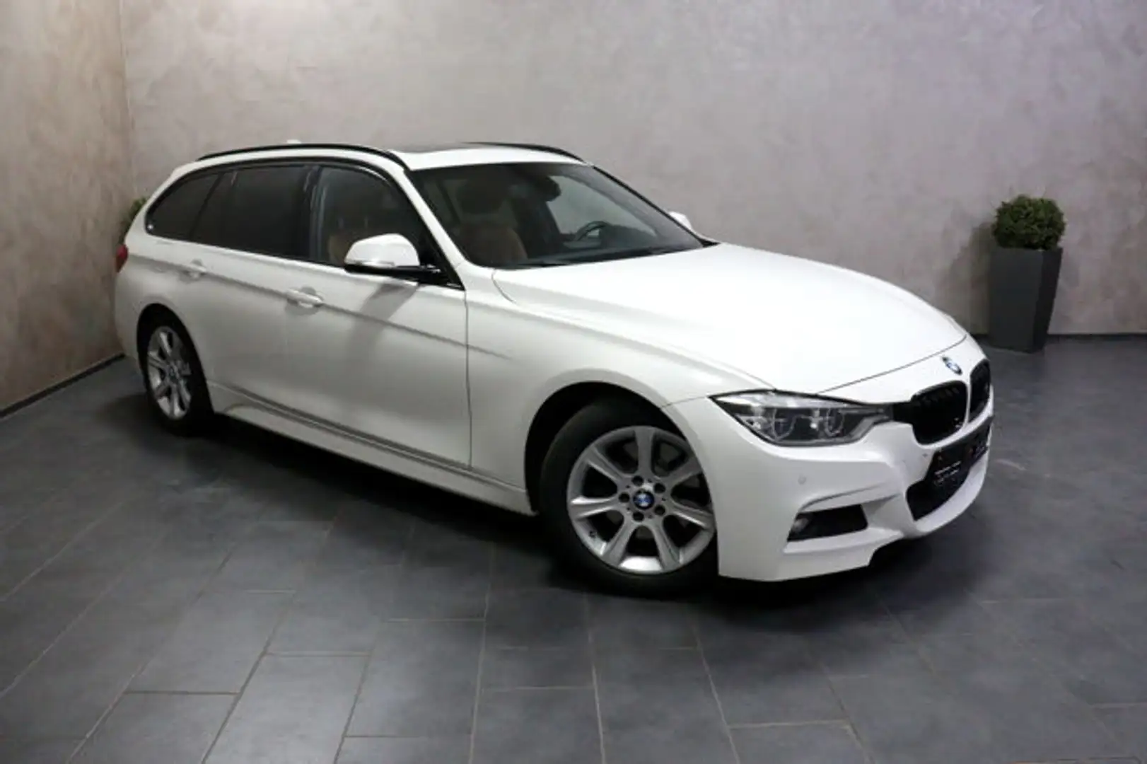 BMW 325 d Touring M Sport STHZG LEDER LED AHK PANO M Sport Blanc - 2