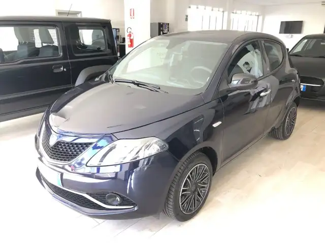 Lancia Ypsilon 1.2 69 CV 5 porte GPL Ecochic Silver